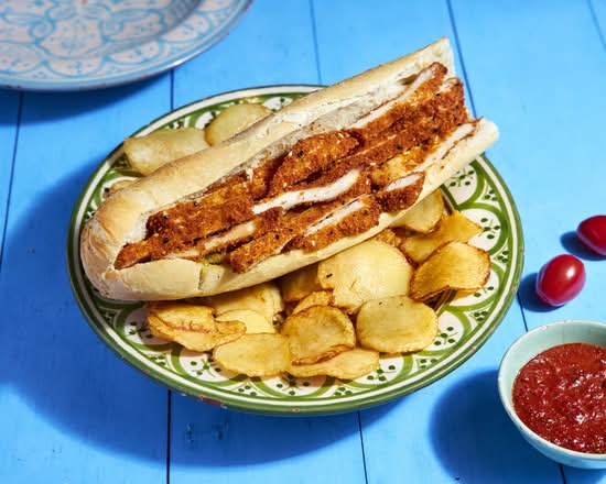 Sandwich schnitzel en baguette avec frites façon chips
