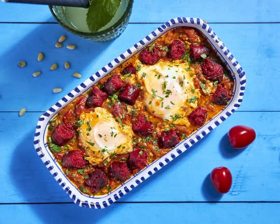 Shakshouka aux œufs coulants et morceaux de merguez